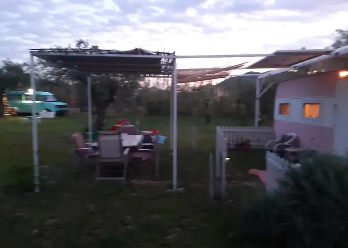 Mary 's Retro Caravan Campsite Eratini